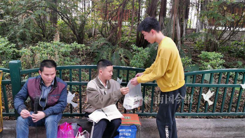 快手王者榮耀搞笑直播，心靈與自然的奇妙之旅