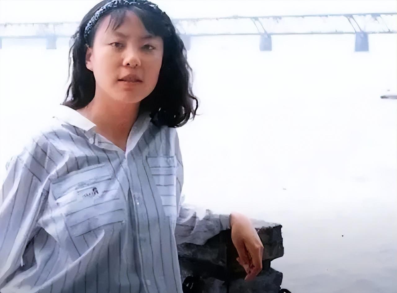 朱令最新情況，小巷深處的神秘特色小店揭秘