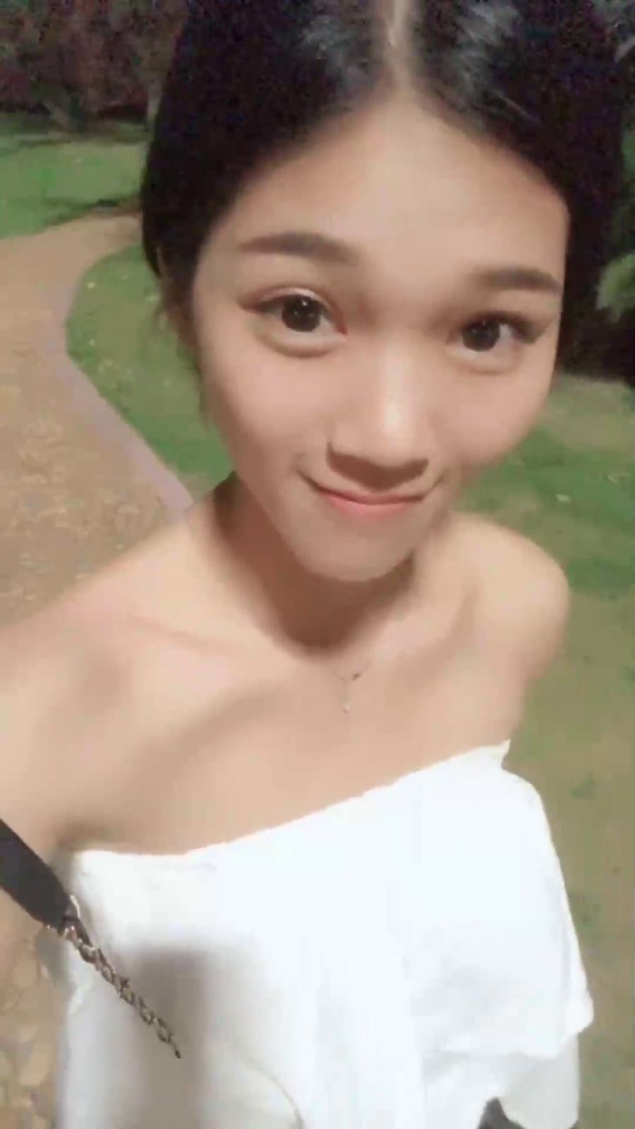揪痧秘境揭秘，巷弄深處的揪痧視頻火熱來襲！