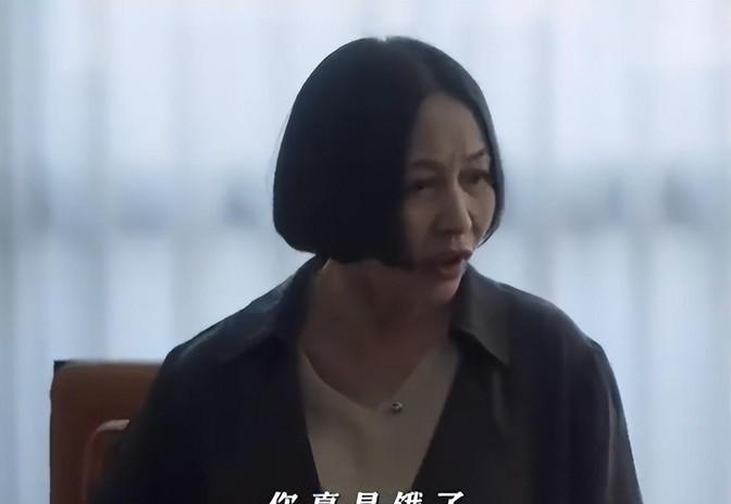 2024少女最新發(fā)型，小巷深處的時尚靈感