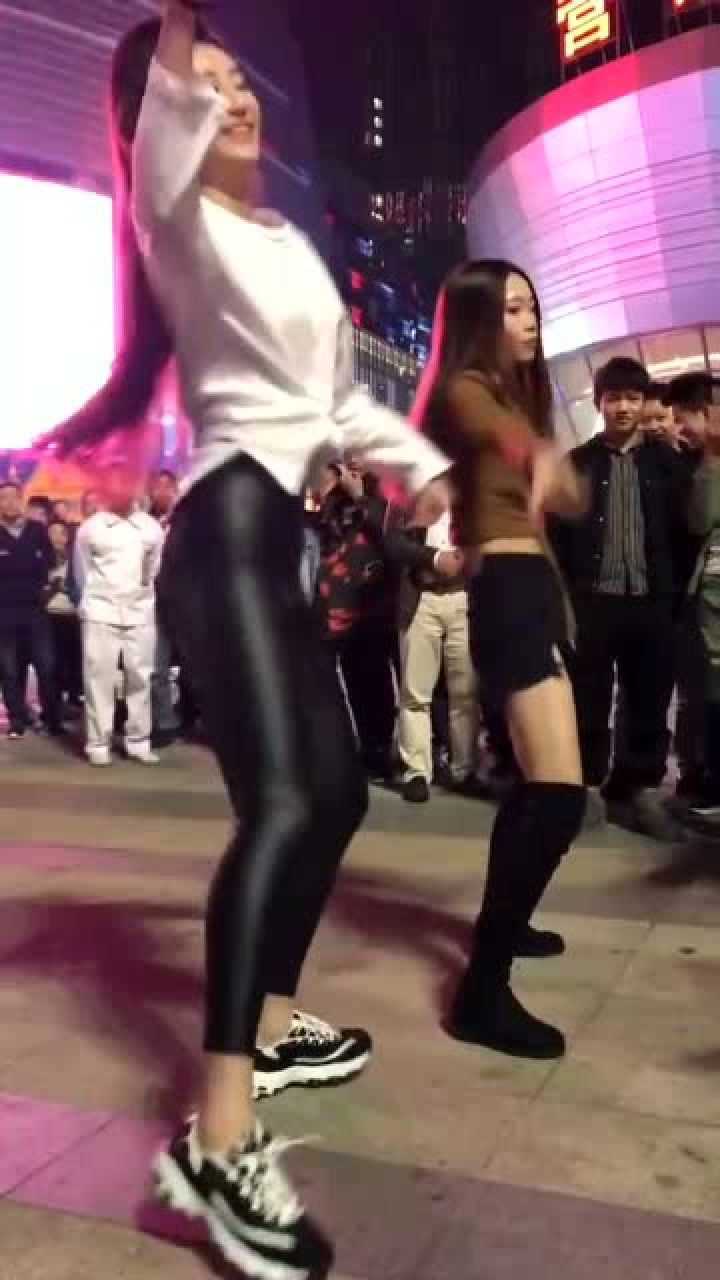 最新尬舞女教程，一步步學(xué)會(huì)炫酷尬舞技能